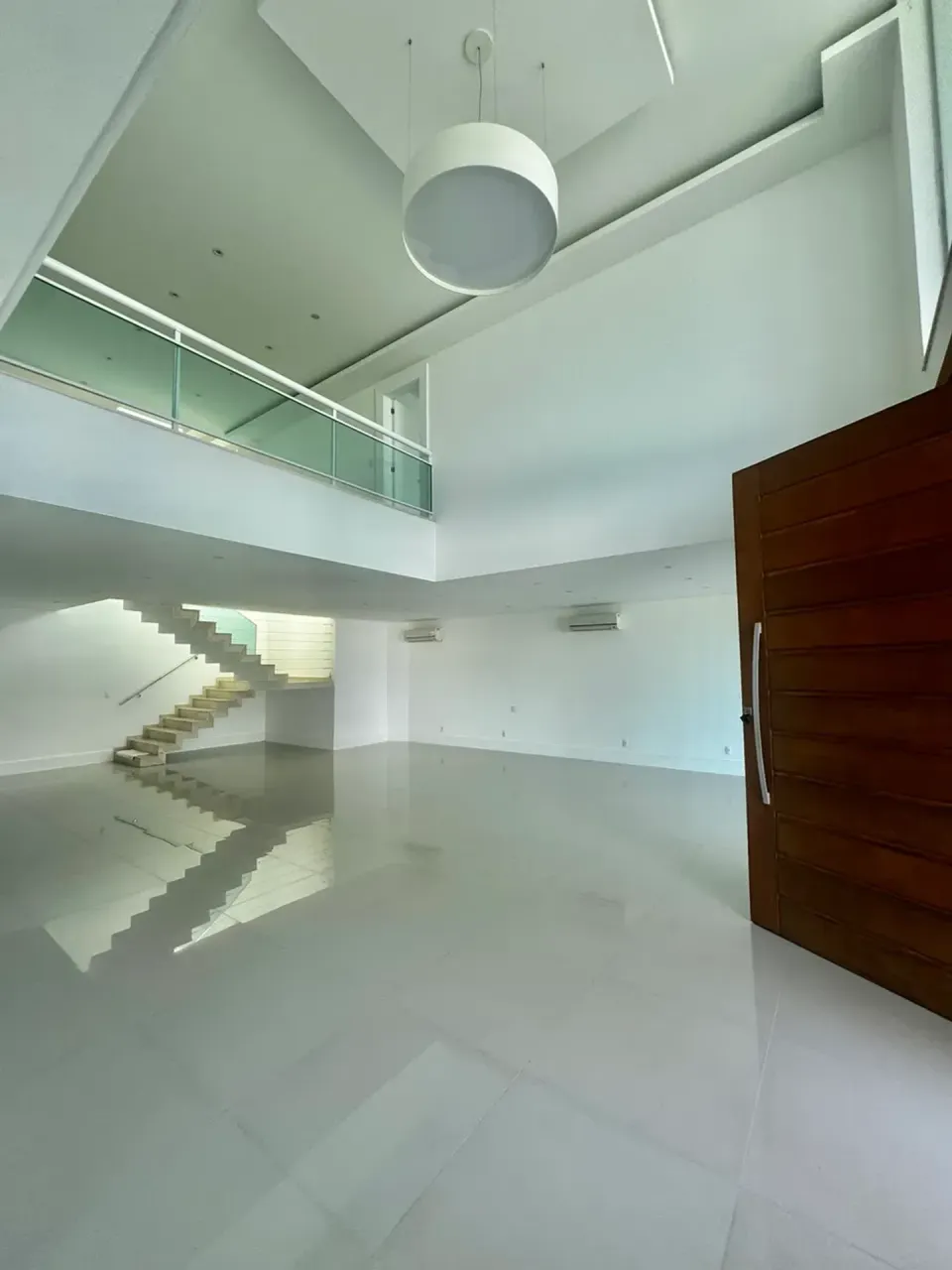 Unfurnished house with 5 bedrooms and 5 bathrooms — photo 3