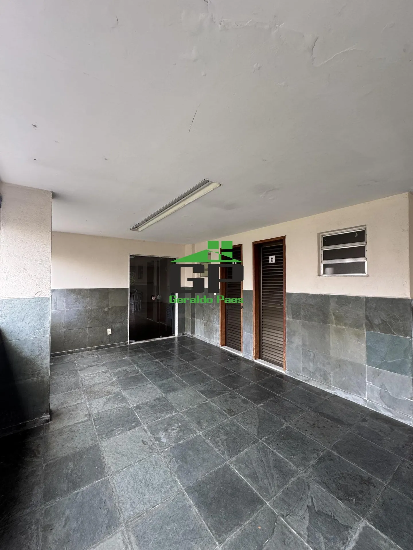 2-bedroom apartment with balcony and laundry area — photo 33