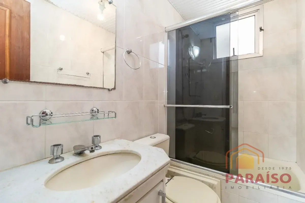 Balcony with a grill in a 2-bedroom apartment, 90 m² — photo 17