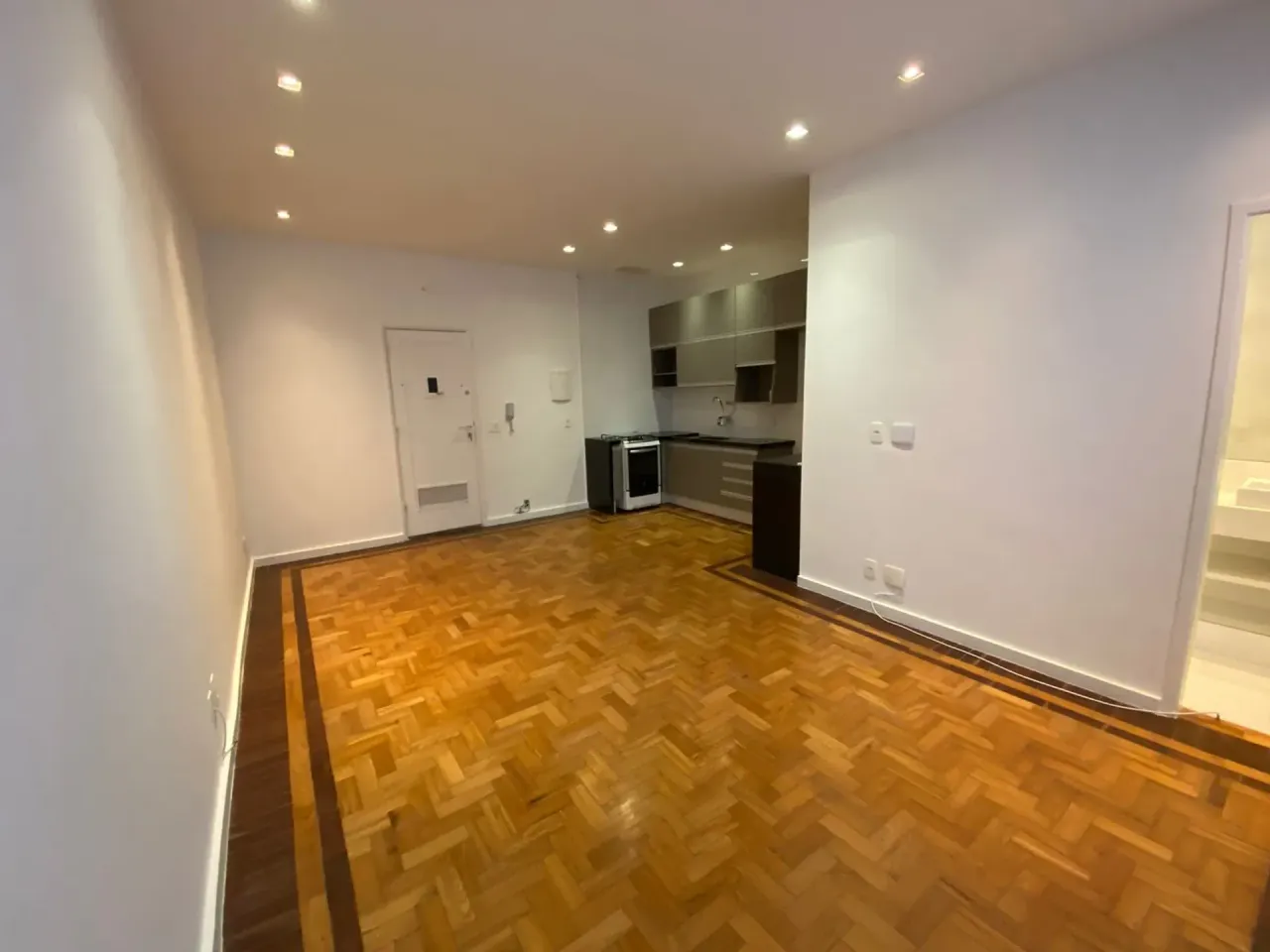 Apartment, 32 m², with wood or laminate floors — photo 12