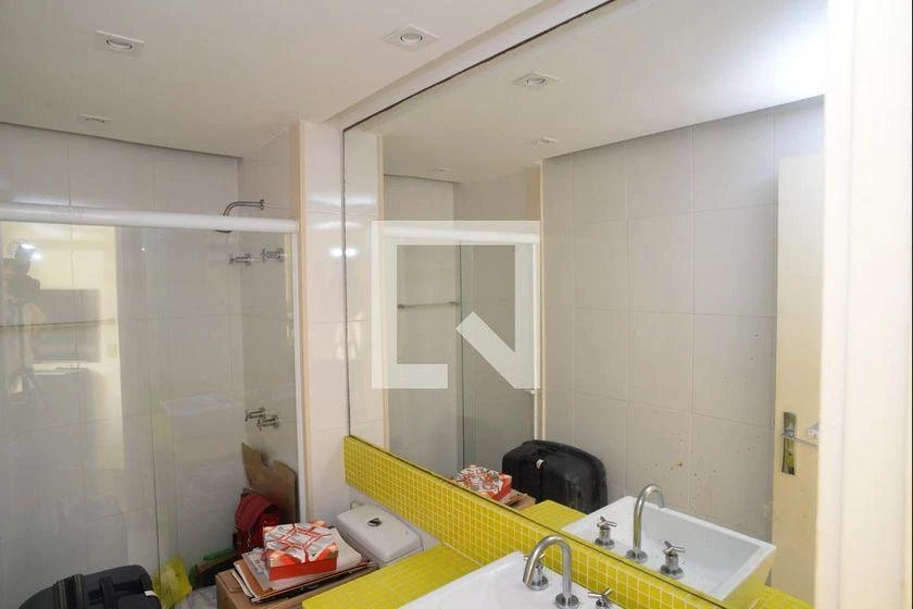 4-bedroom apartment with enclosed glass balcony — photo 36