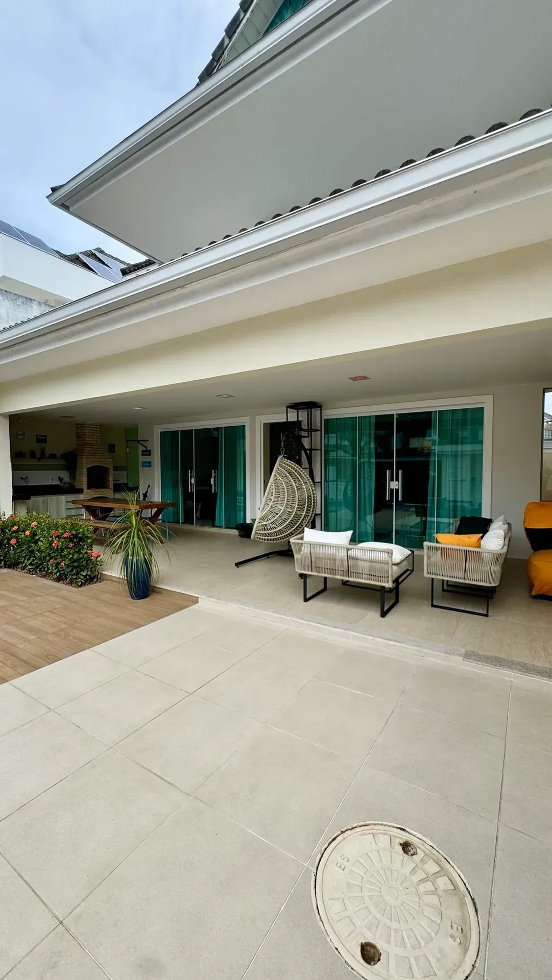 House with 5 bedrooms and a built-in balcony grill — photo 37