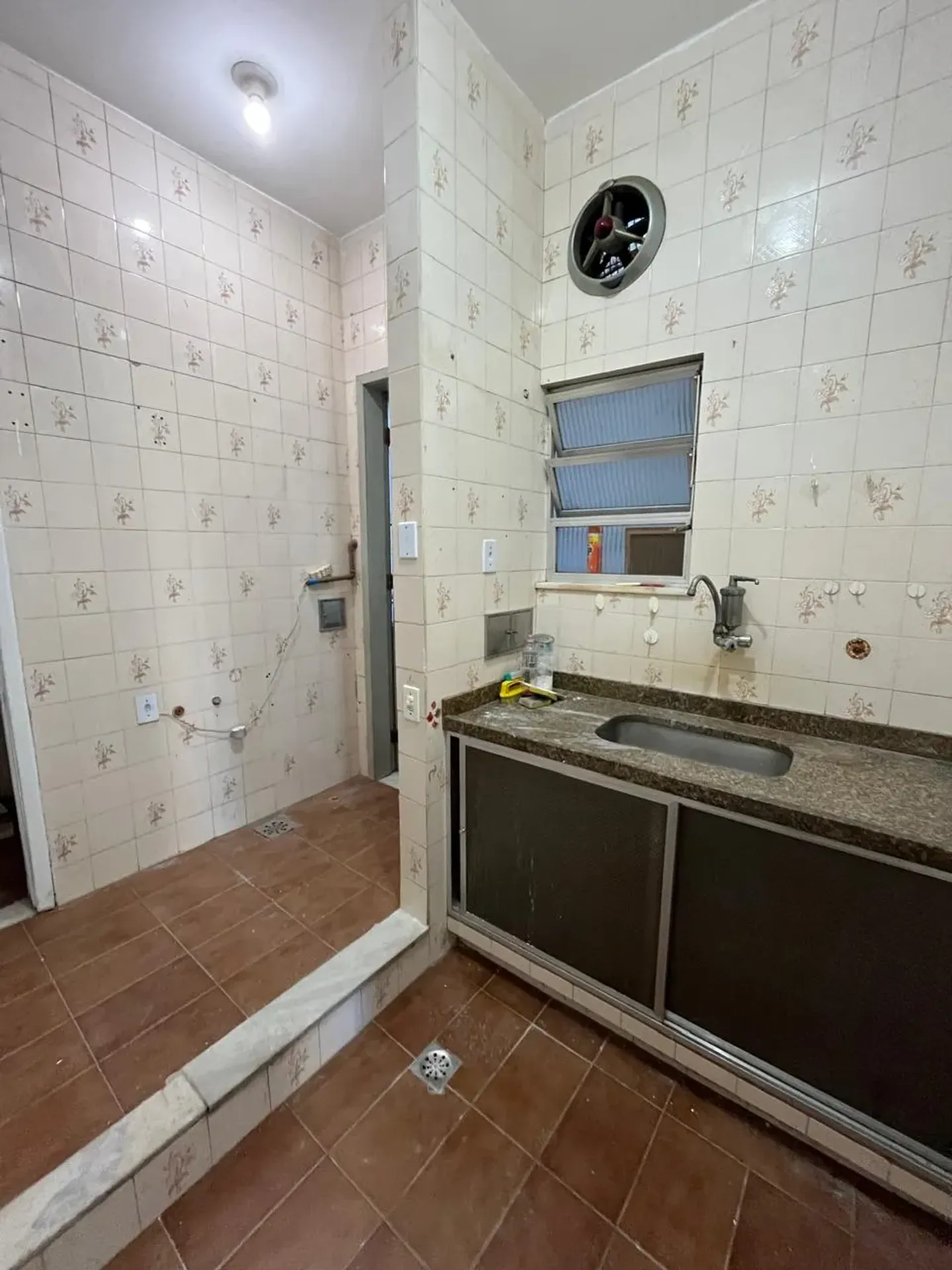 Квартира з 2 спальнями, окремою кухнею та газовою плитою — photo 10