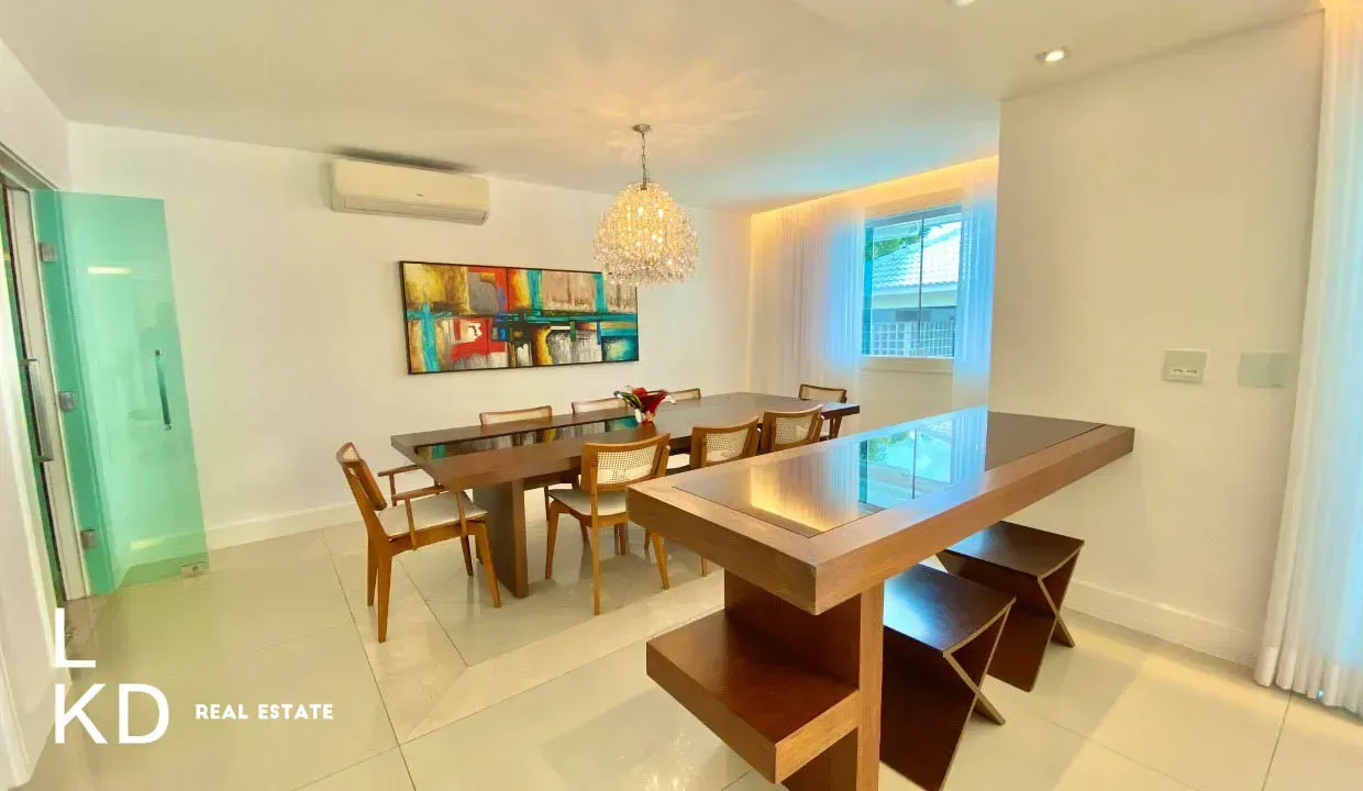 Unfurnished house with 5 bedrooms and 5 bathrooms — photo 11