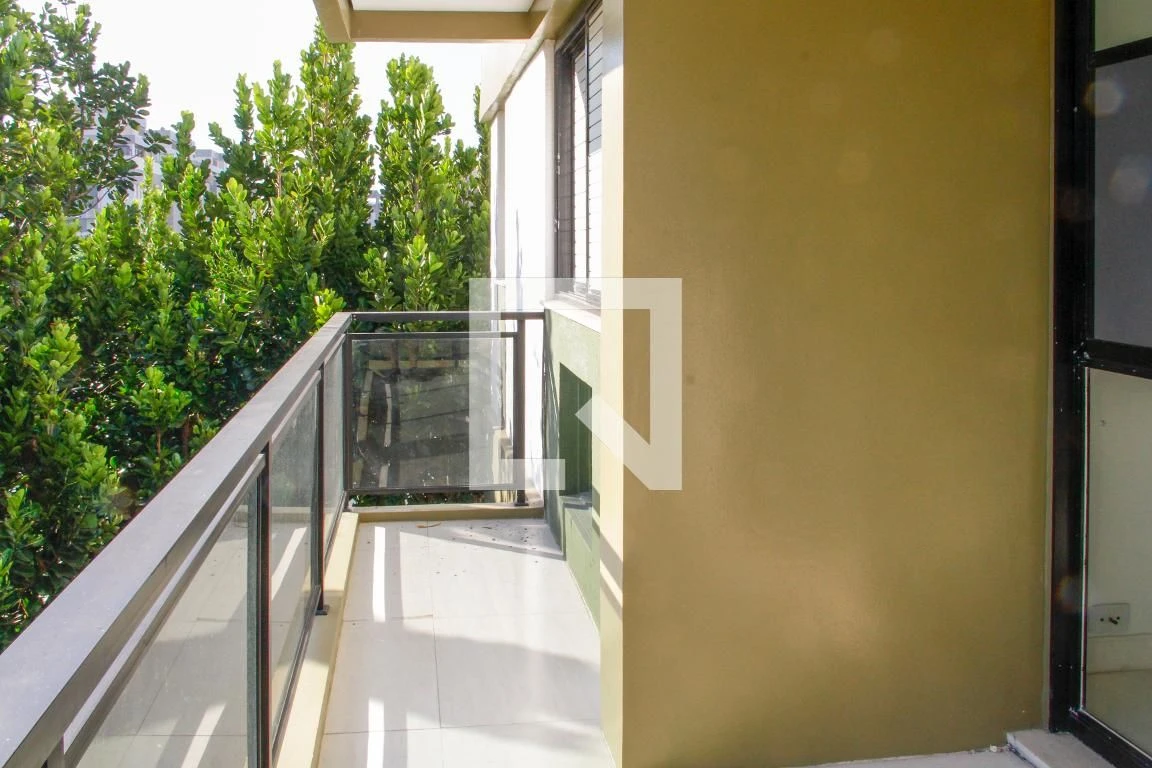 Unfurnished apartment with 2 bedrooms and 2 bathrooms