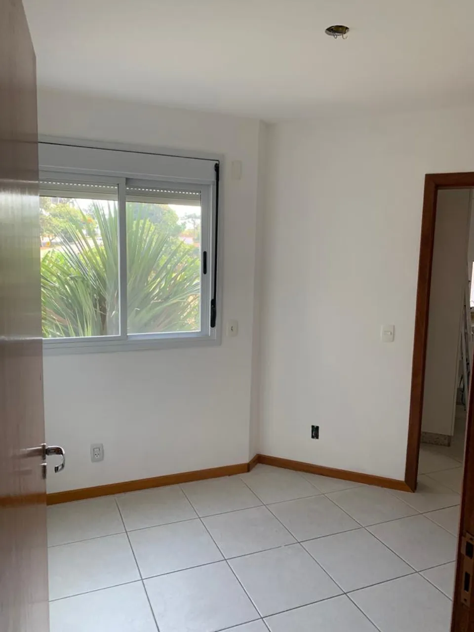 4-bedroom apartment in a building with a pool — photo 5