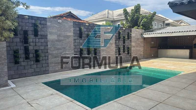 4-bedroom house with a bathtub — photo 5