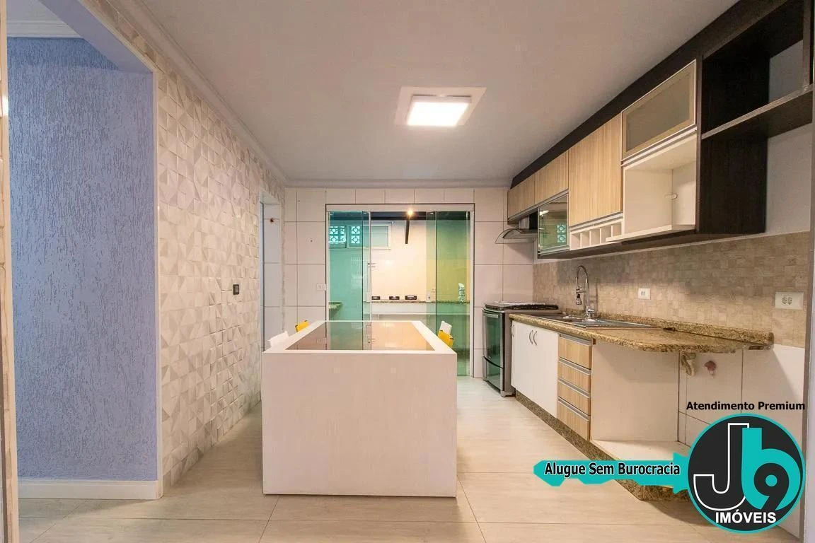 212 m² house with a home office and a glass-enclosed balcony — photo 2