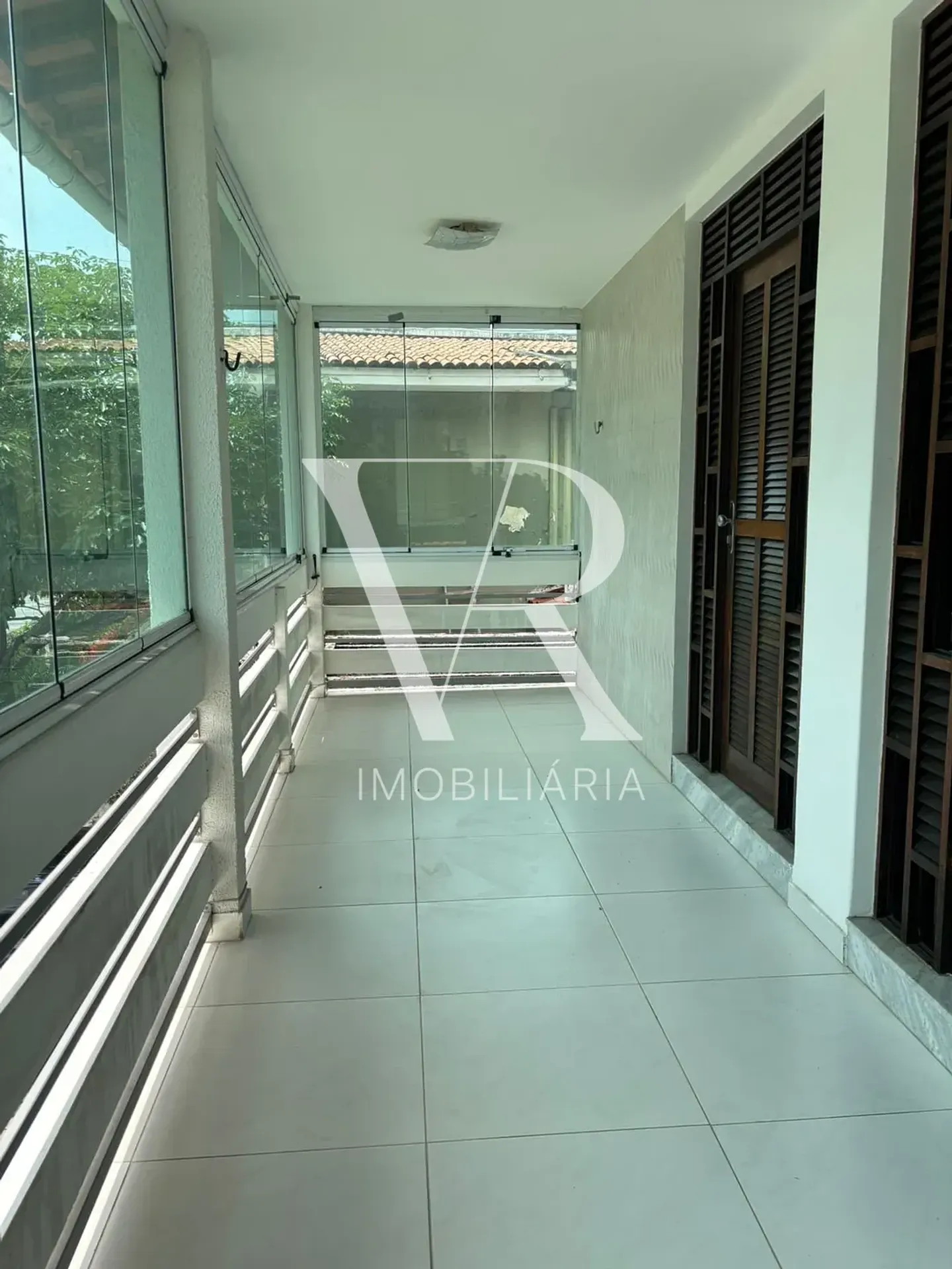6-bedroom house with balcony and 4 bathrooms — photo 8