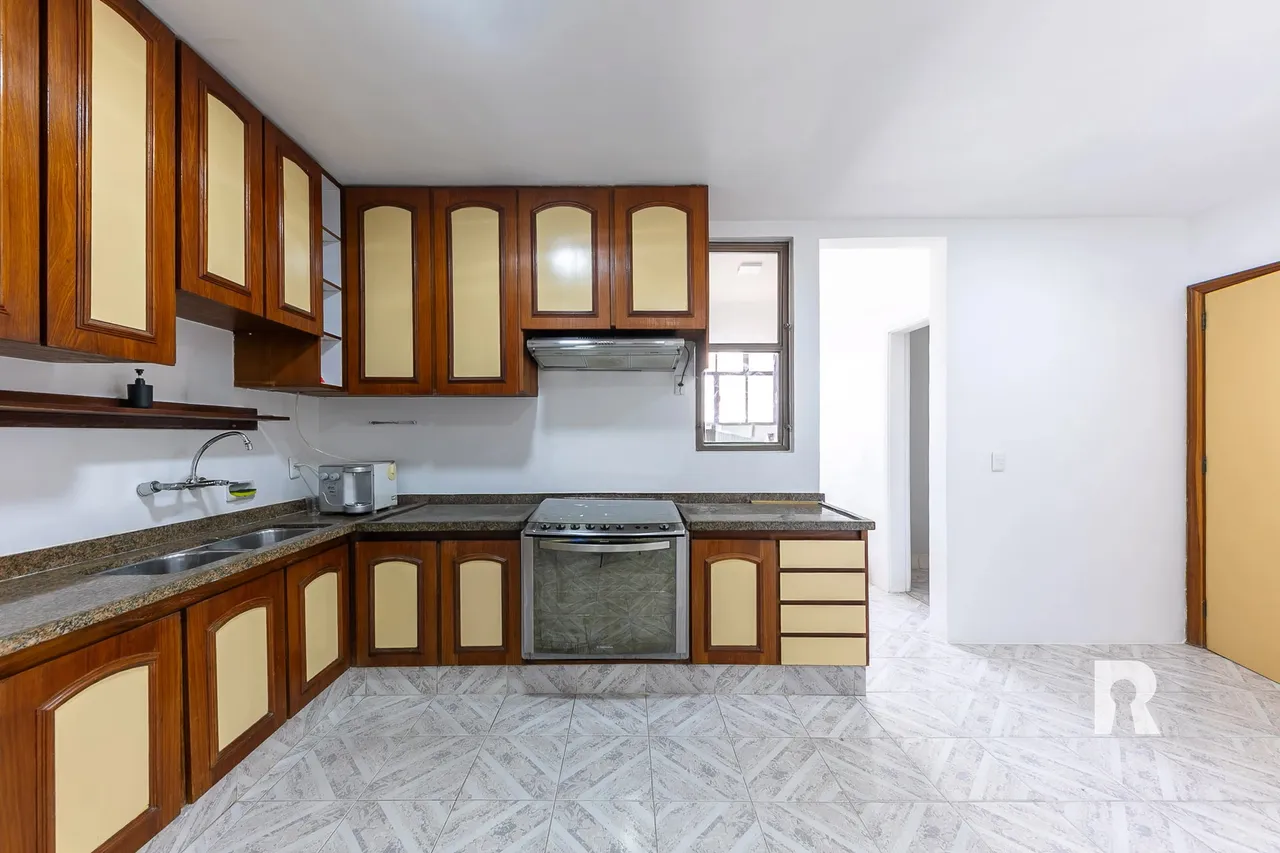 Unfurnished apartment with 4 bedrooms and 4 bathrooms — photo 2