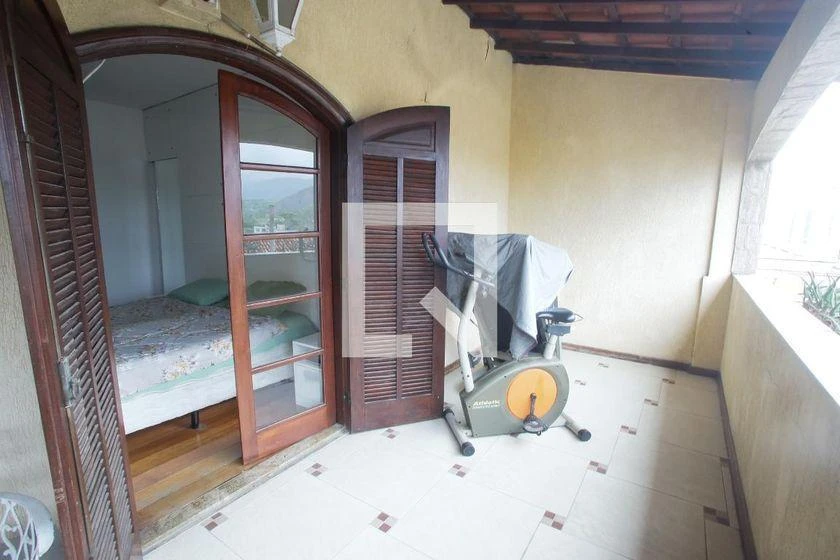 Furnished 400 m² house with 4 bedrooms and 4 bathrooms — photo 24