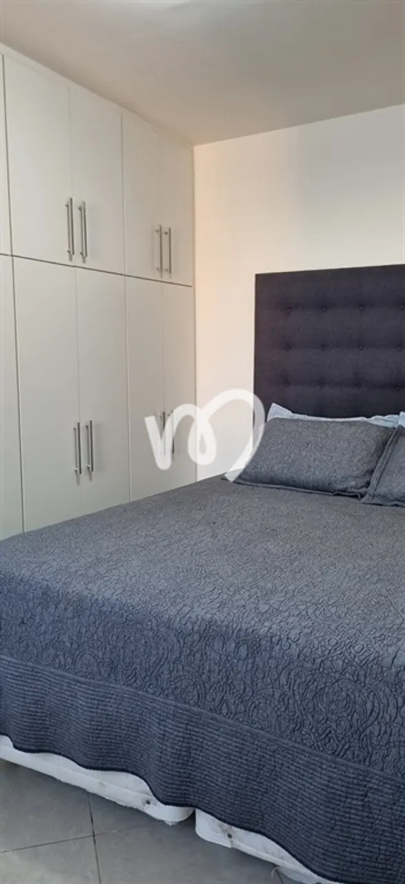 Reformed rooftop home with built-in wardrobes and 3 bedrooms — photo 4