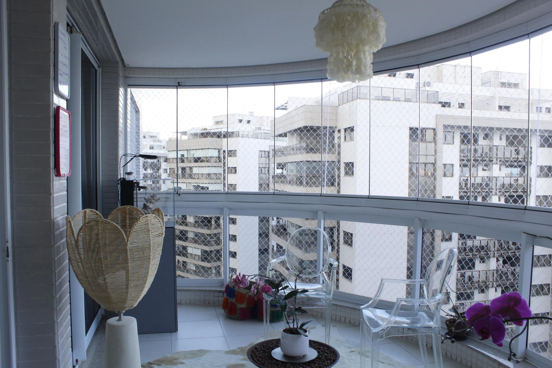Glass-enclosed balcony in a 3-bedroom apartment, 115 m² — photo 8