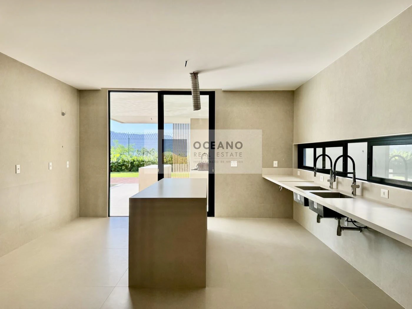 4-bedroom house with a grill on the balcony — photo 5