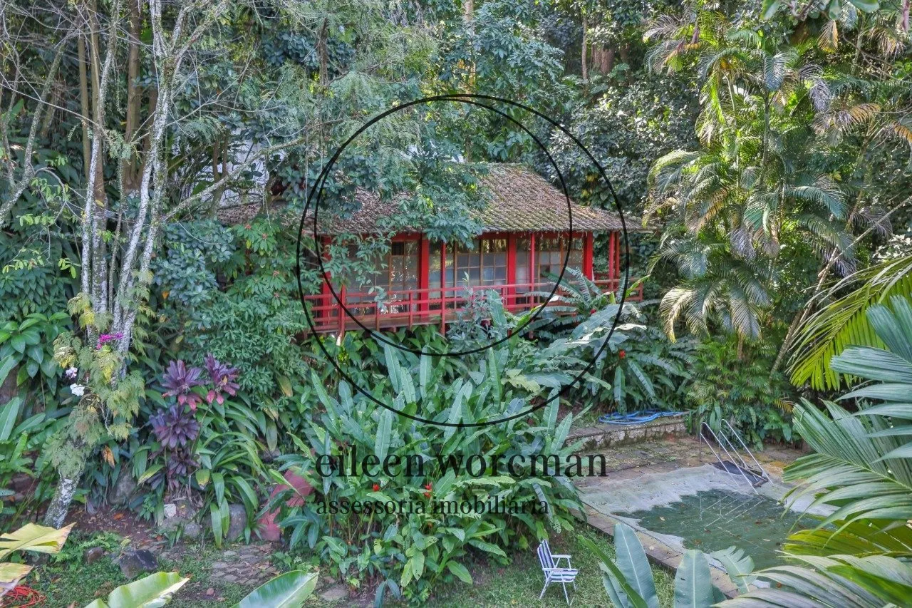 House with 5 bedrooms, 5 bathrooms and floor-to-ceiling windows — photo 10