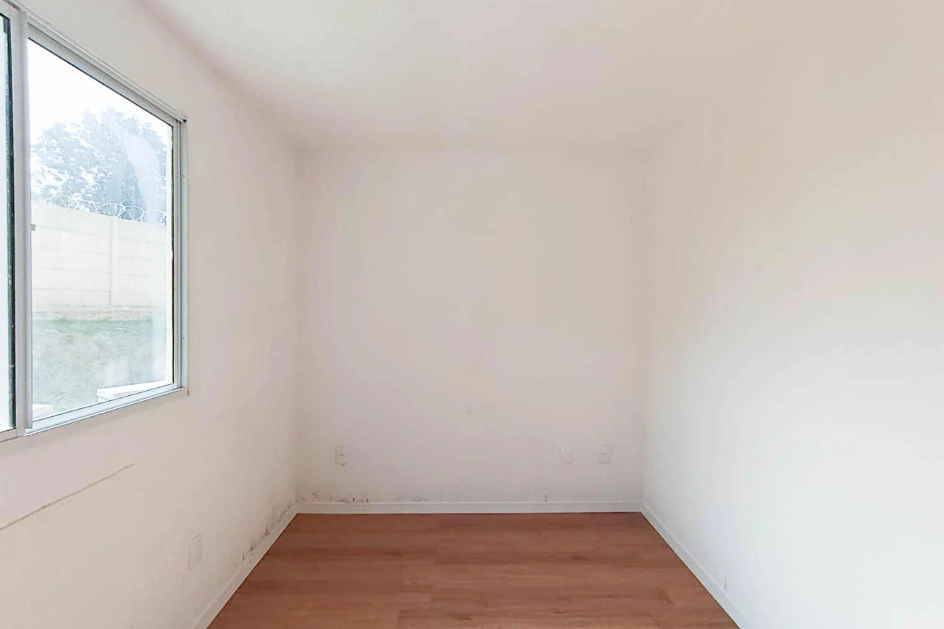Незмебльована квартира з 2 спальнями, 1 ванною і кухнею окремо — photo 38