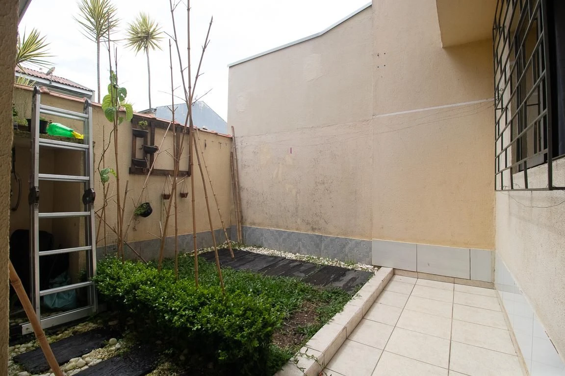 3-bedroom house with a bathtub in Curitiba — photo 7