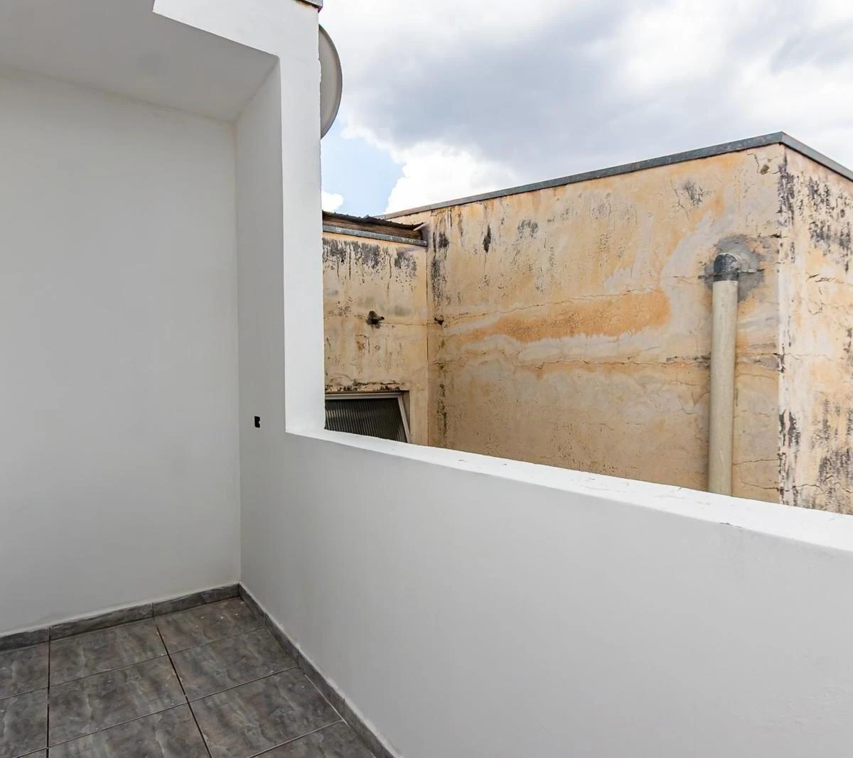 Деревянный пол или ламинат и 3 спальни: квартира 140 м² — photo 18