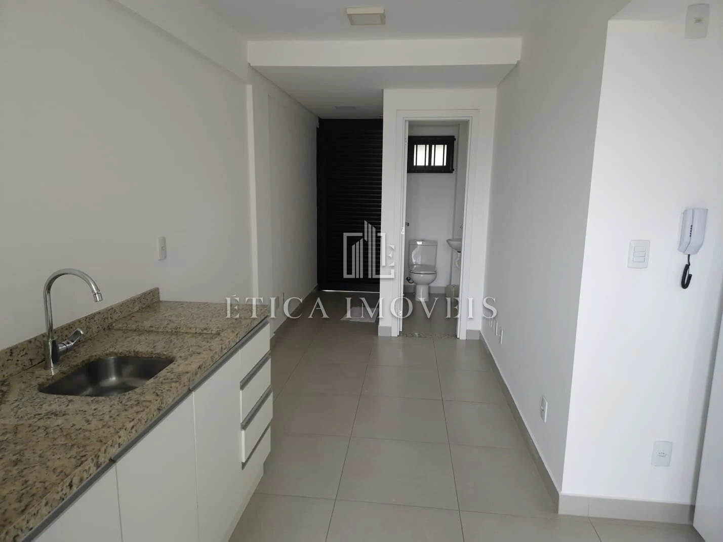 2-bedroom apartment with a grill on the balcony — photo 24