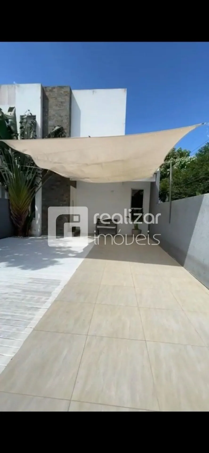Furnished 3-bedroom house with open kitchen