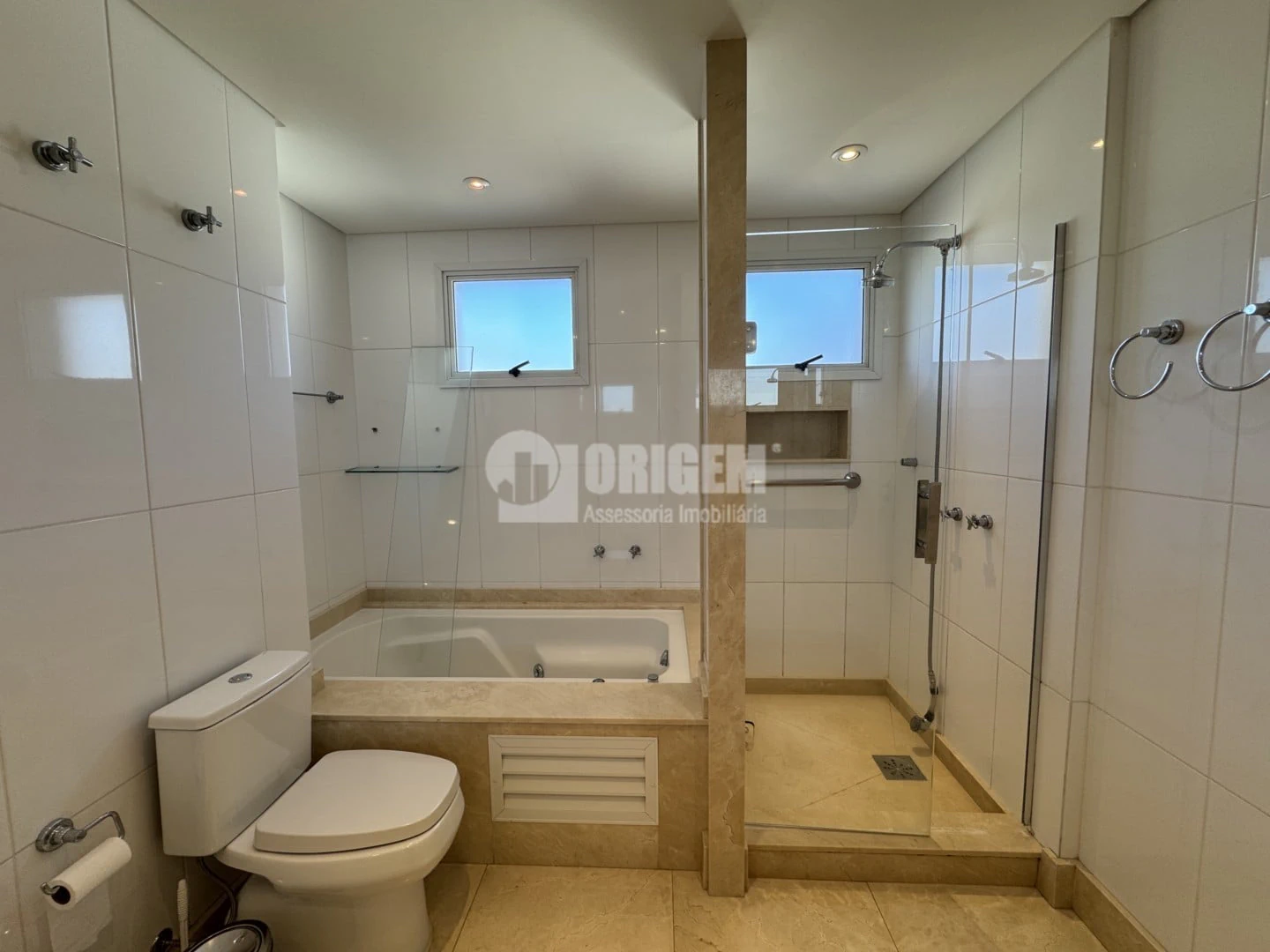 2-bedroom apartment with a bathtub in Curitiba — photo 10