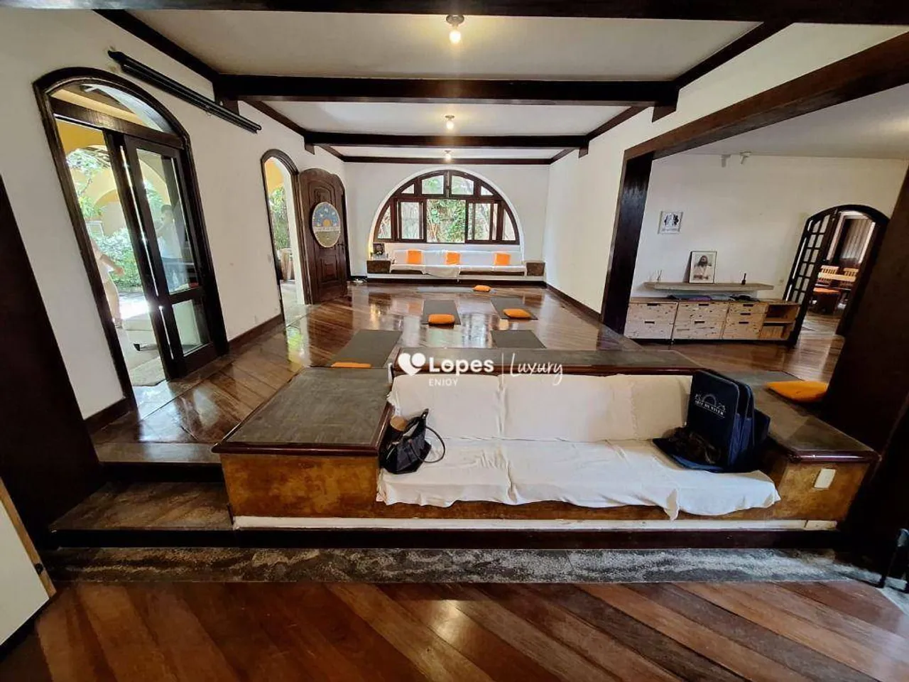 House with 5 bedrooms and 5 baths, separate kitchen — photo 12