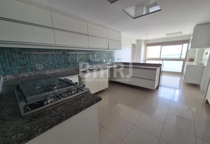 Apartment with 4 bedrooms and a glass balcony — photo 44