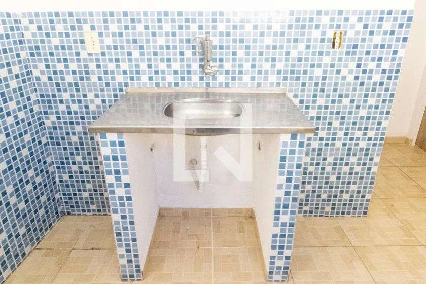 Estudio de 30 m² con 1 dormitorio y cocina con muebles — photo 4