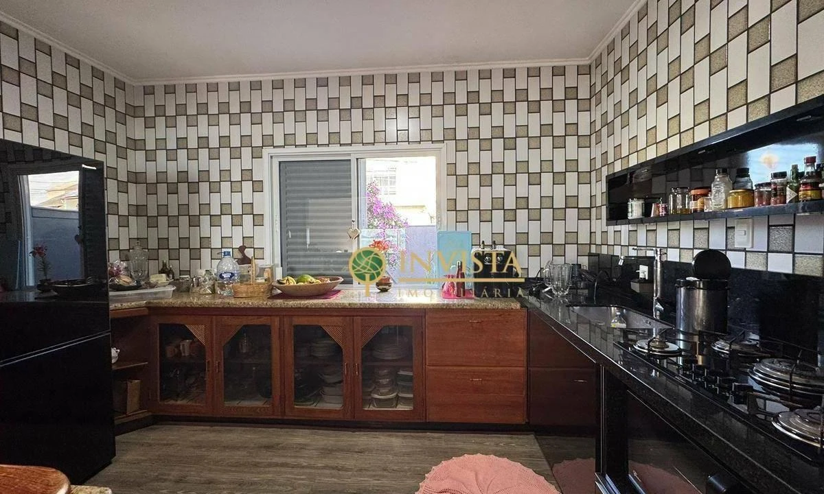 Casa de 4 dormitorios y 525 m², con 2 plazas — photo 12