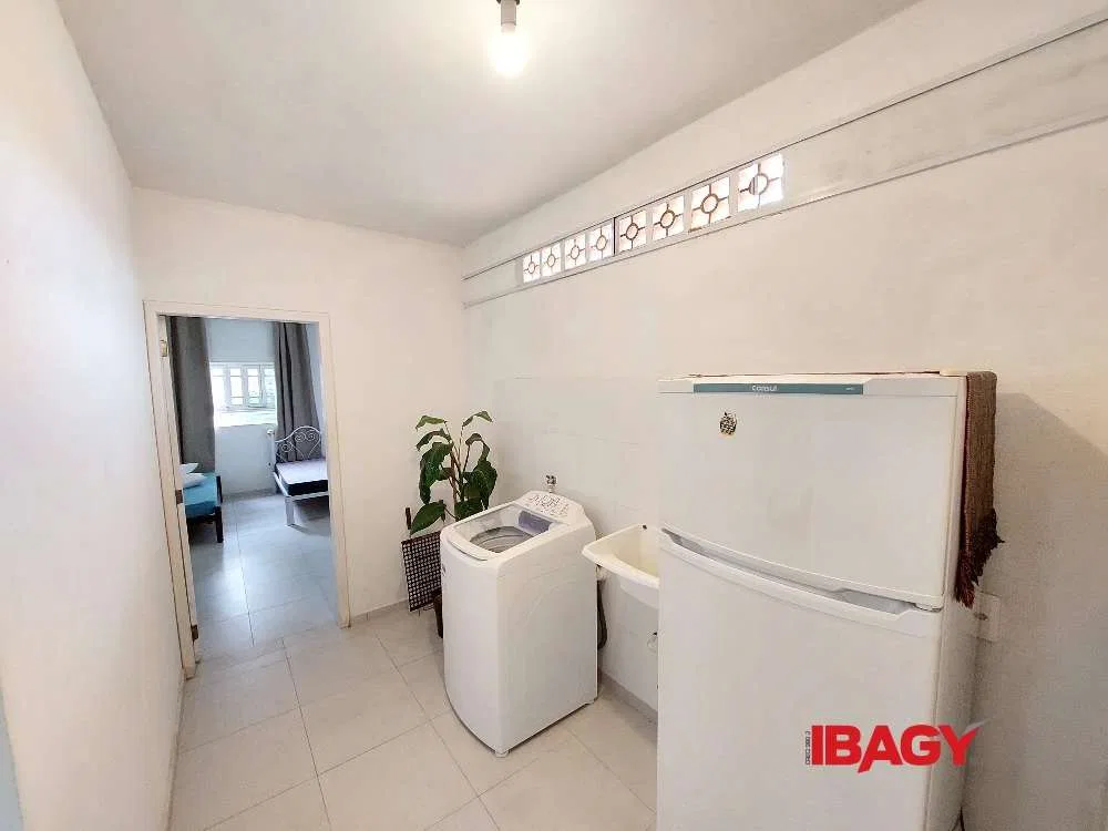 3-bedroom house with a washing machine in Florianópolis — photo 16