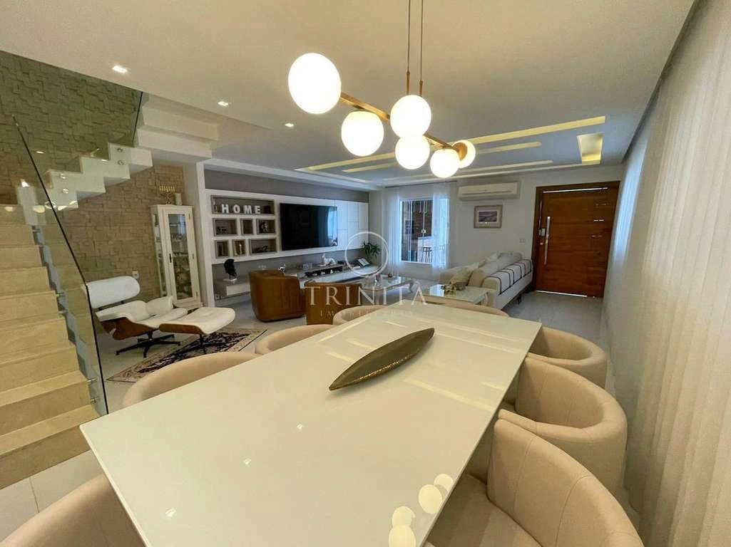 Furnished triplex home with 4 en-suite bedrooms — photo 26