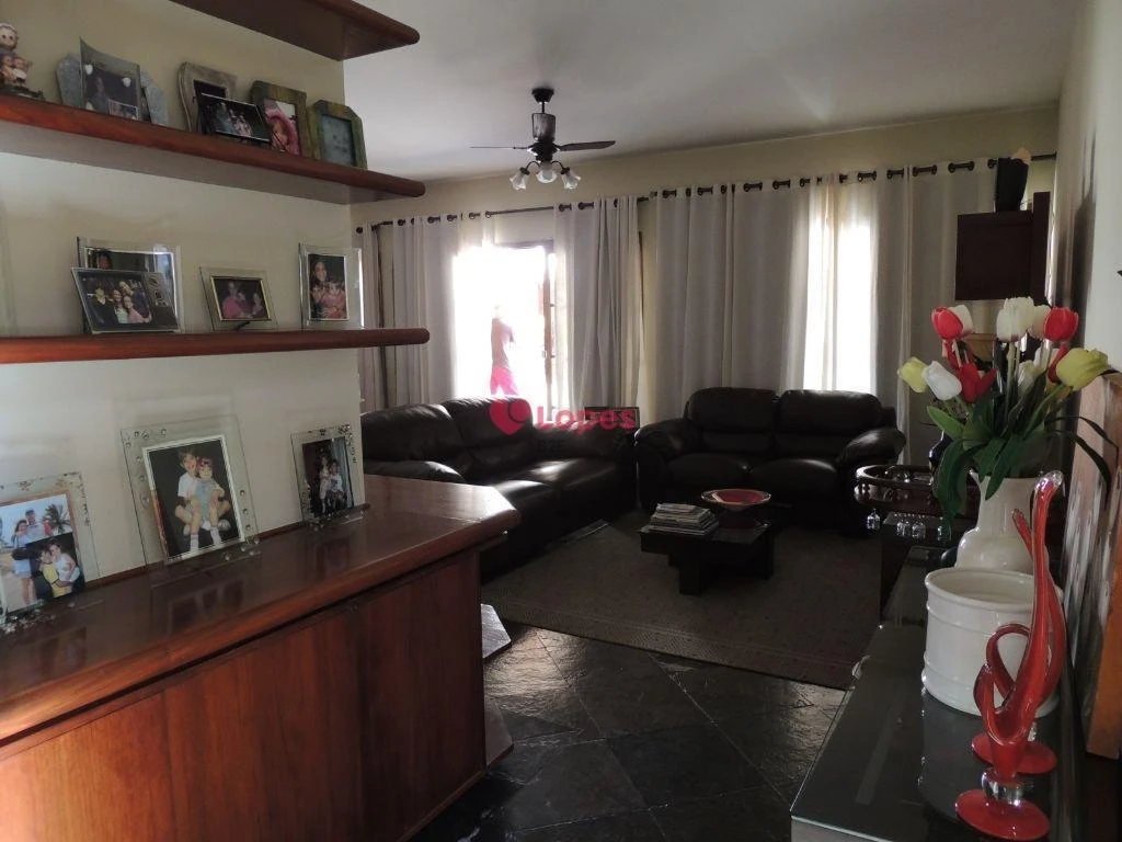 Mountain view in a 4-bedroom house, 431 m² — photo 11