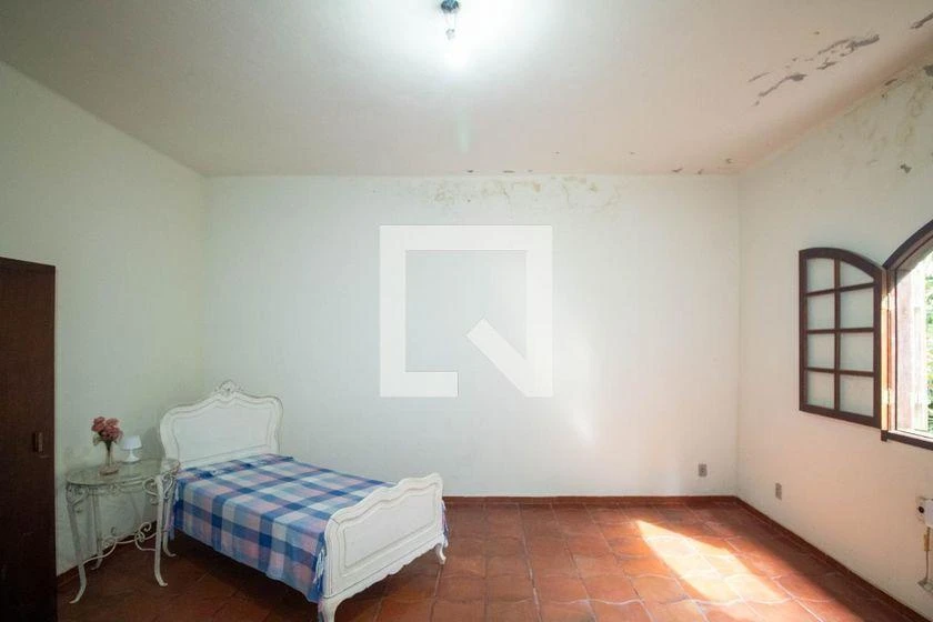 Furnished house with 4 bedrooms and 215 m² — photo 28