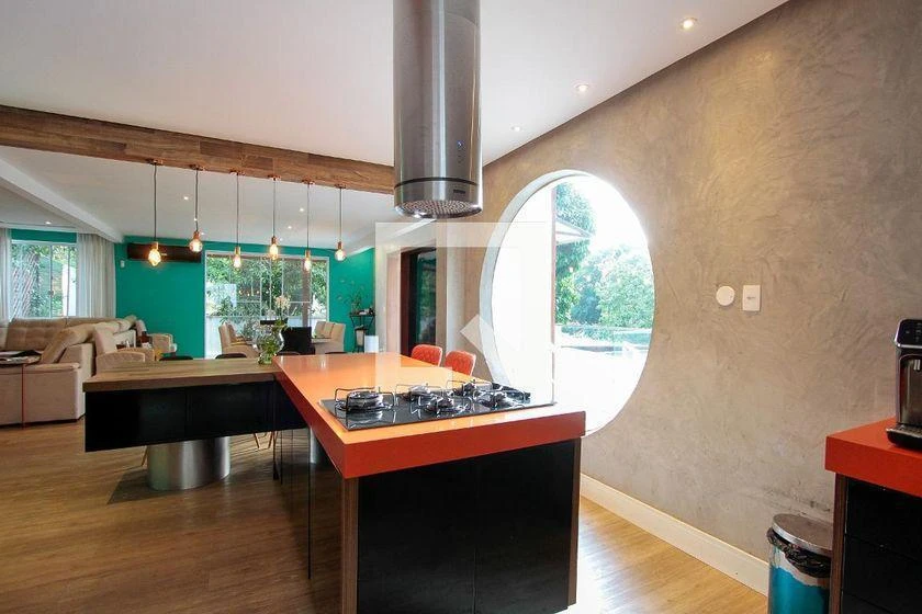 Furnished house with 4 bedrooms and an open-plan kitchen — photo 22