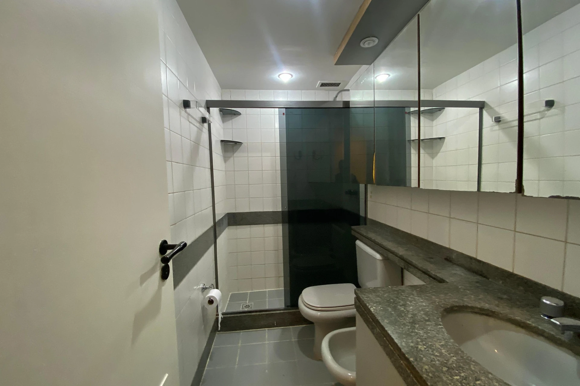 2-bedroom apartment in a building with a sauna — photo 40