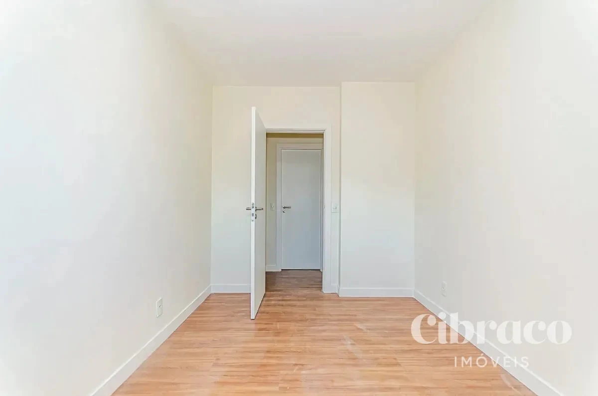 2-bedroom apartment with a grill on the balcony — photo 18