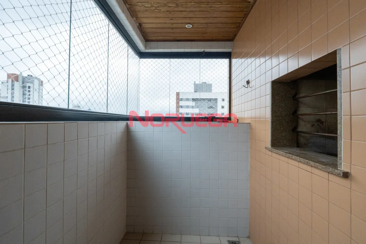 2-bedroom apartment with a built-in balcony grill — photo 12