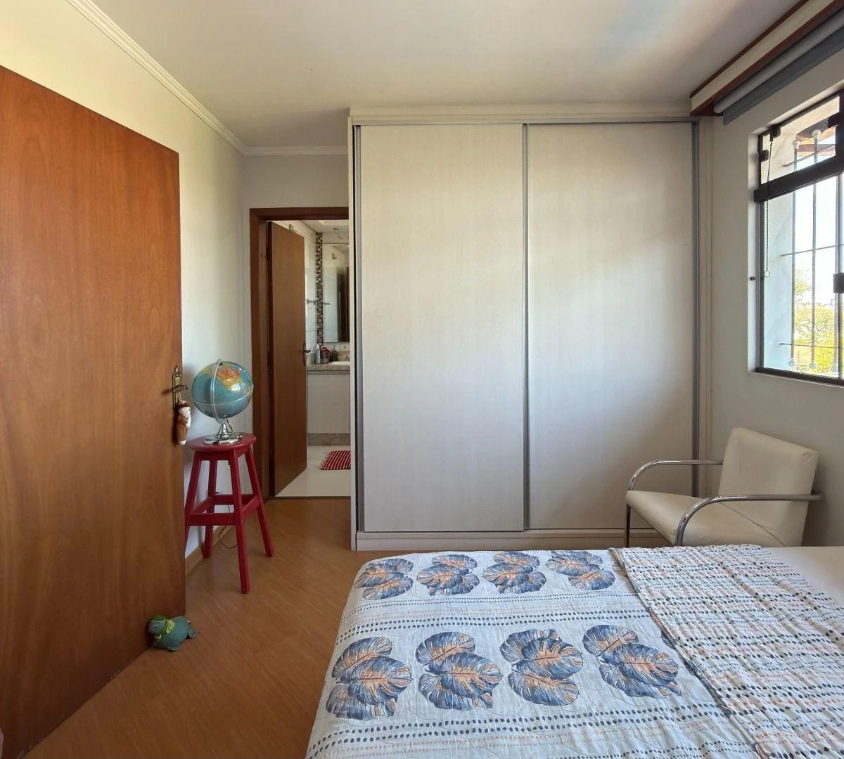 4-bedroom house with a bathtub in Curitiba — photo 14