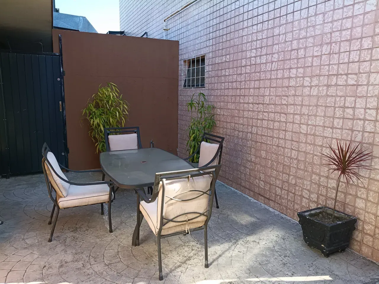 Furnished 1-bedroom apartment with 1 parking spot — photo 9