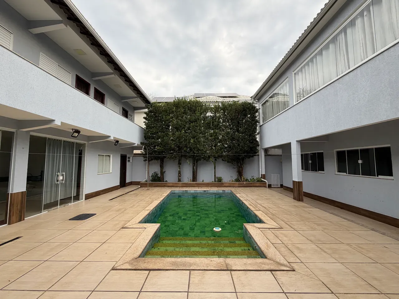 Casa com 4 quartos e 5 banheiros, 300 m² — photo 29