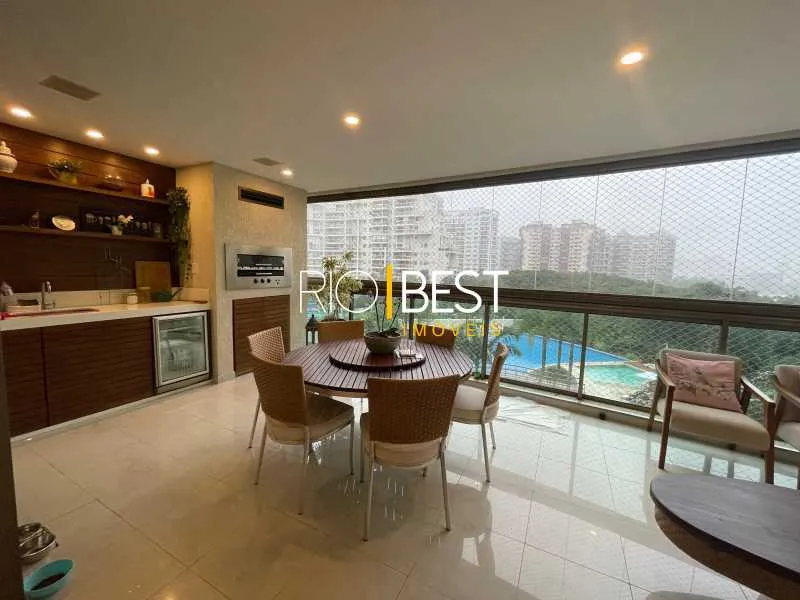 Apartamento de 4 quartos com cozinha integrada ao living — photo 2