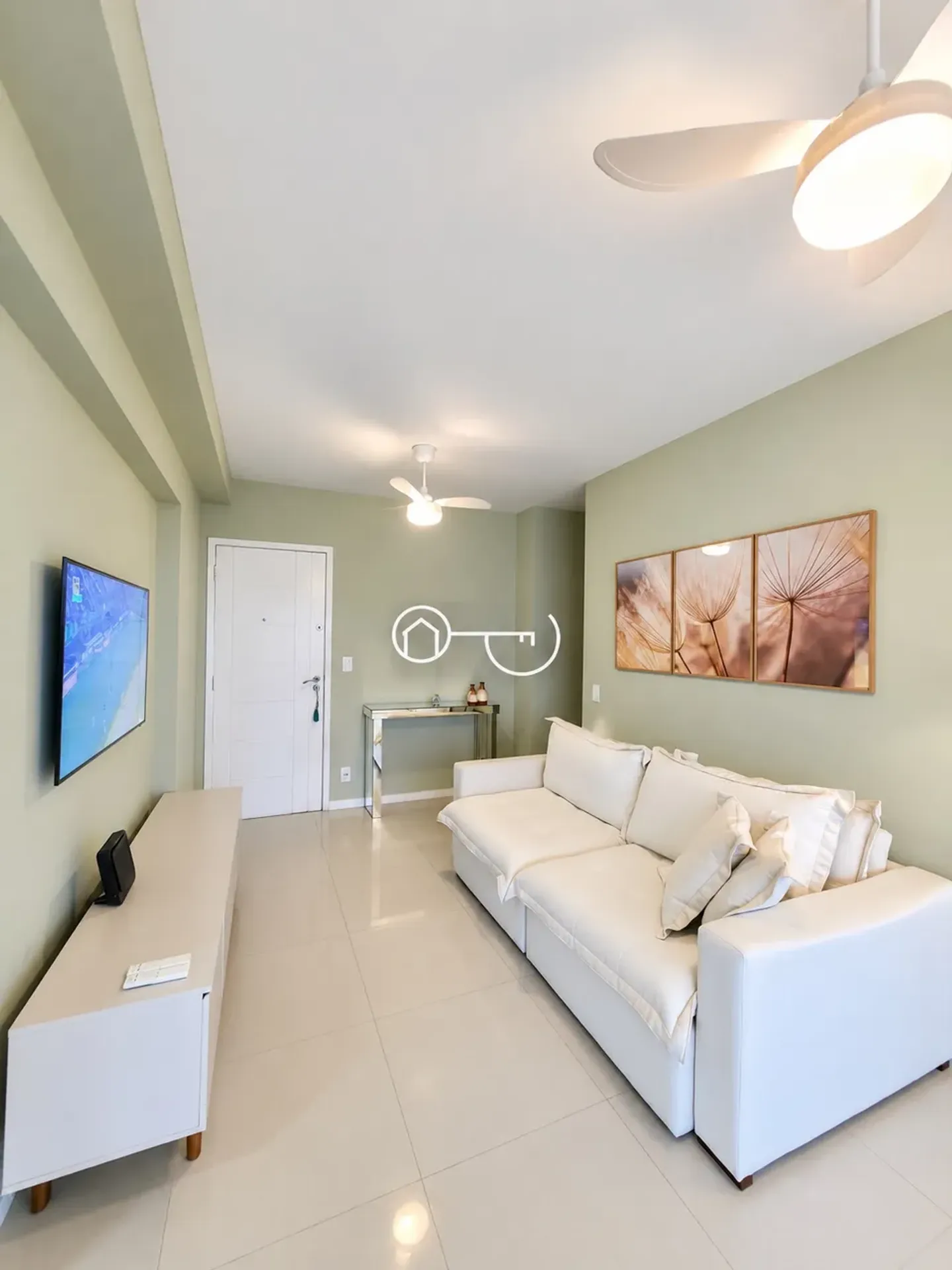 Glass-enclosed balcony in a 2-bedroom apartment, 62 m² — photo 8