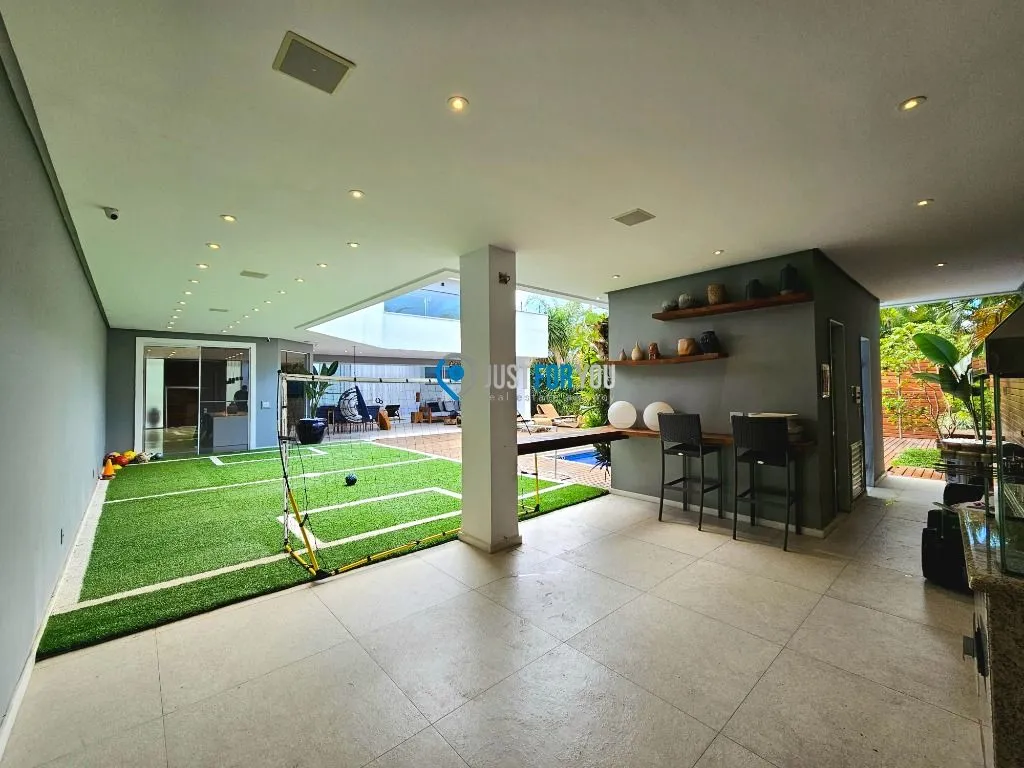 Casa com 4 dormitórios e 5 banheiros, 650 m² — photo 9