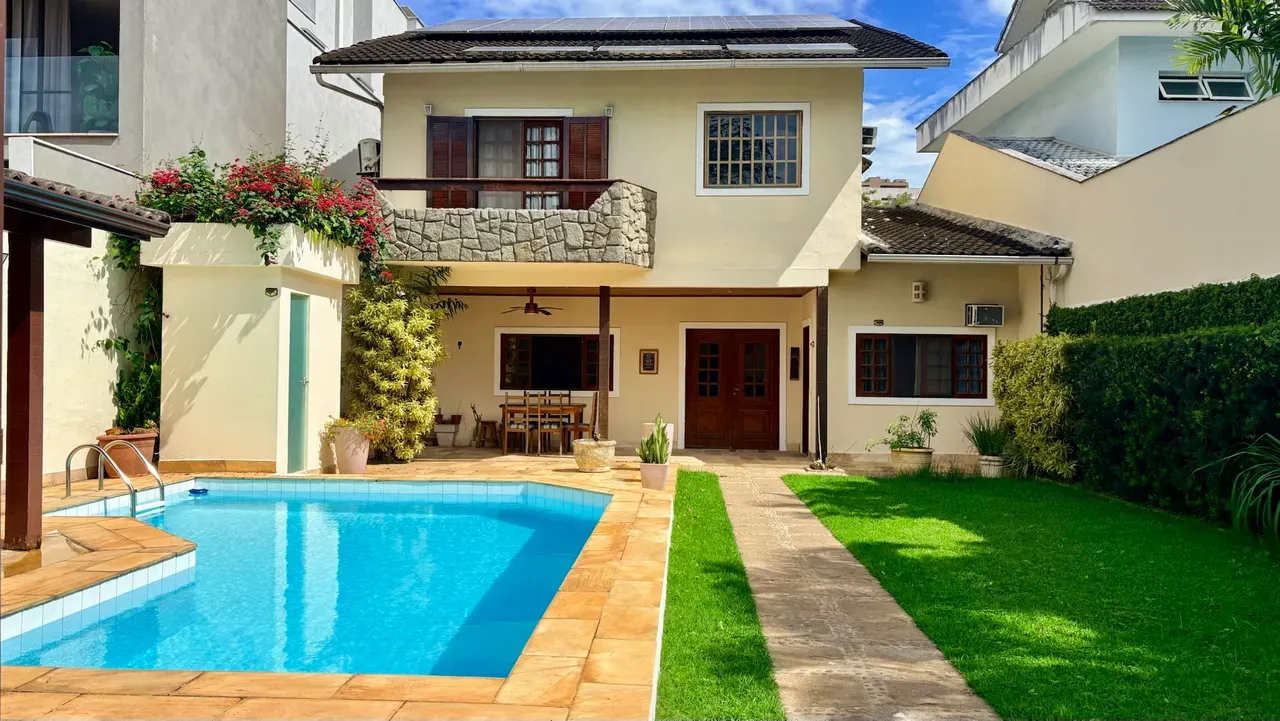 Casa mobiliada, 313 m², com piscina privativa