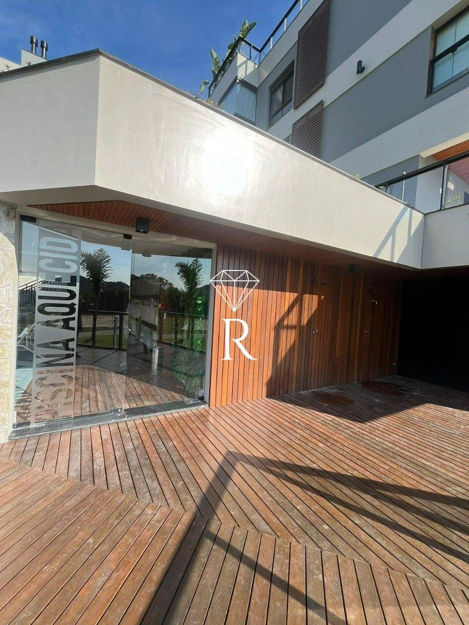 3-bedroom apartment with a grill on the balcony — photo 29
