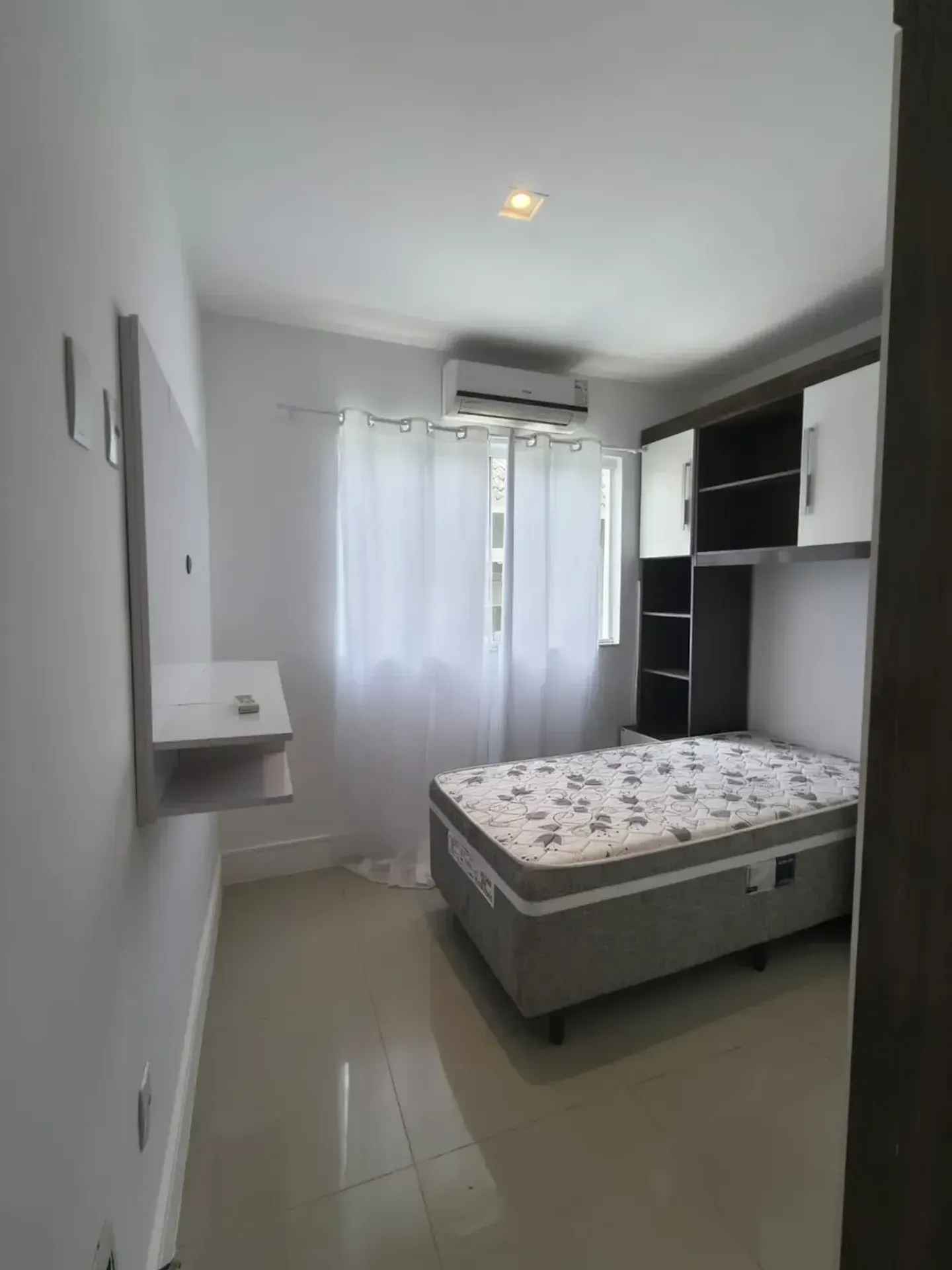 3-floor house with 4 en-suite bedrooms and 5 baths — photo 12