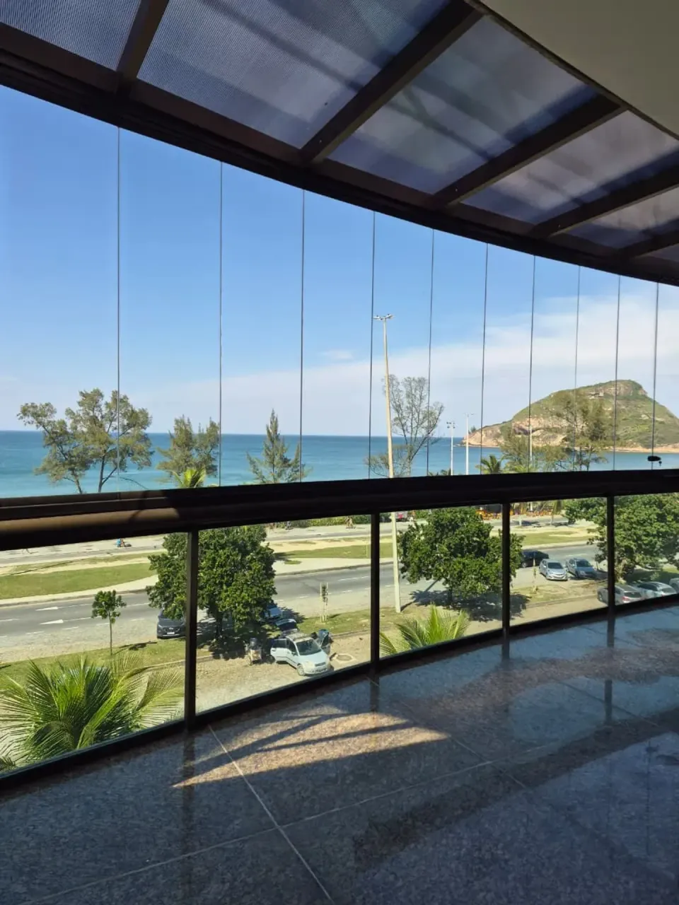 Apartamento com 4 quartos e varanda envidraçada