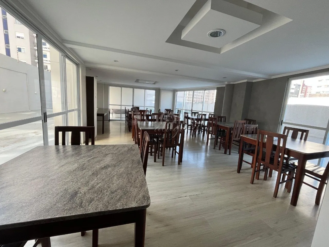 Apartamento amueblado de 2 dormitorios con parrilla en balcón — photo 17