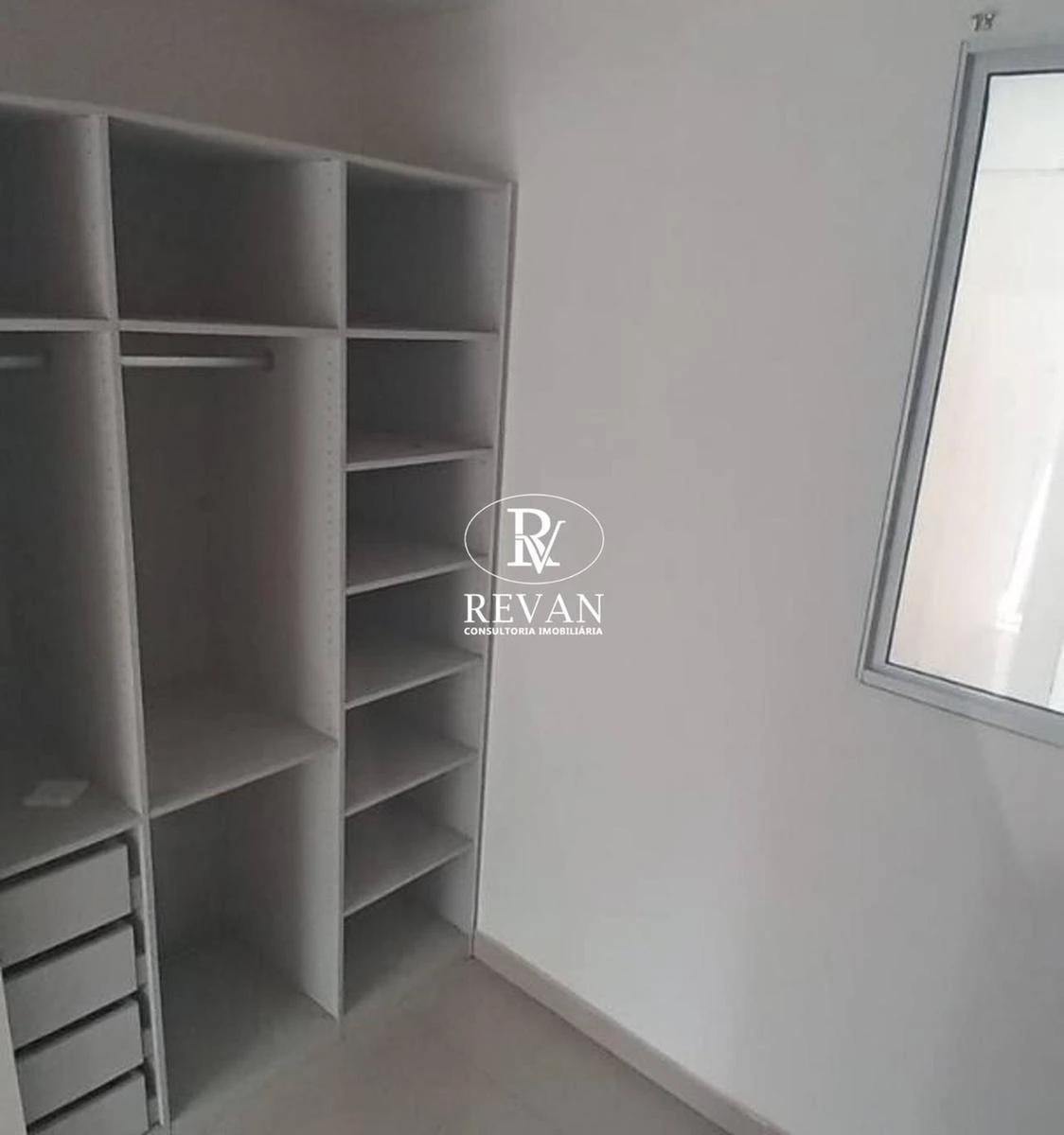 3-bedroom apartment with a walk-in closet — photo 11