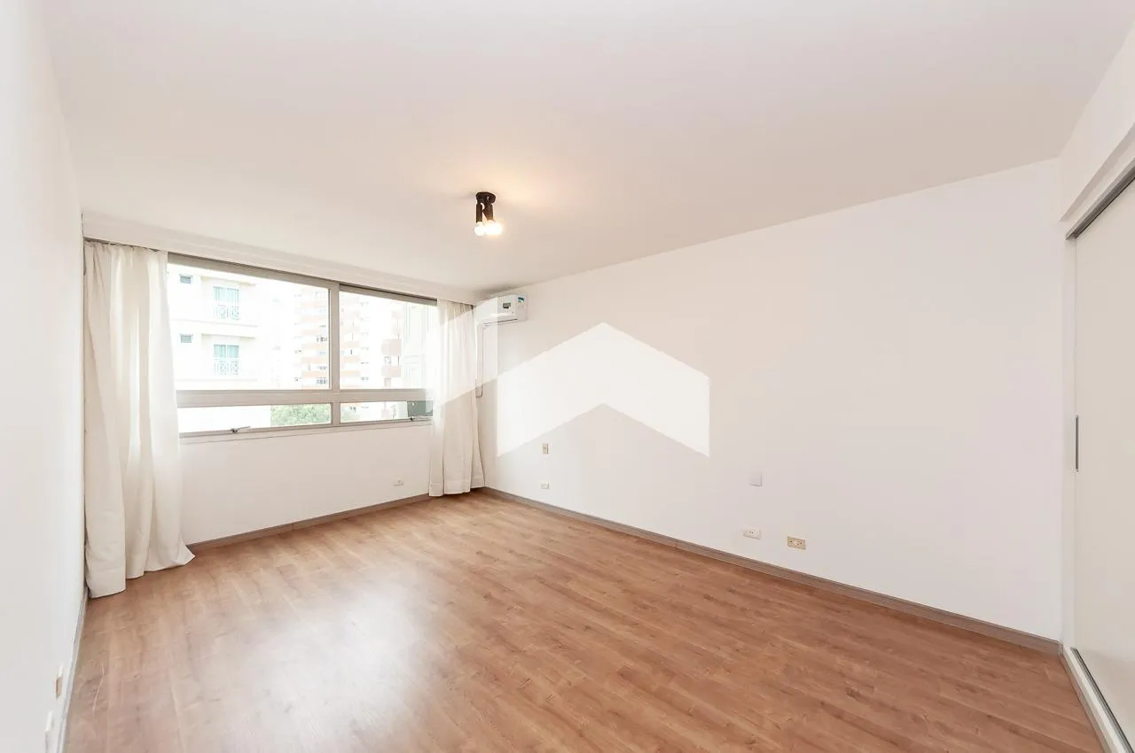 380 m² apartment with private laundry area — photo 29
